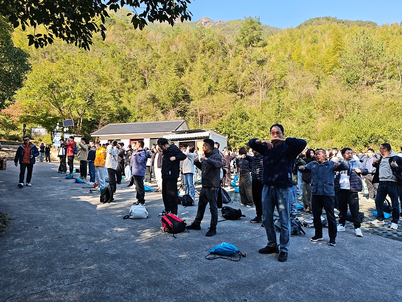 ezweb股份-同心同行，顶峰相见